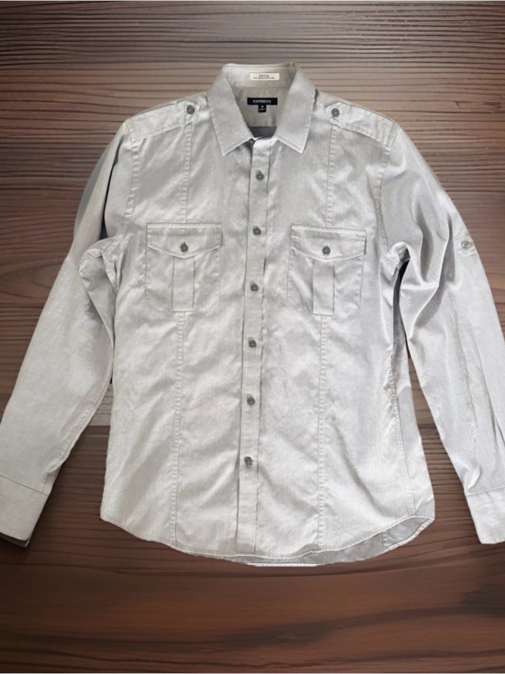 Men’s Express fitted button up military style shirt.Size M.Great condition
